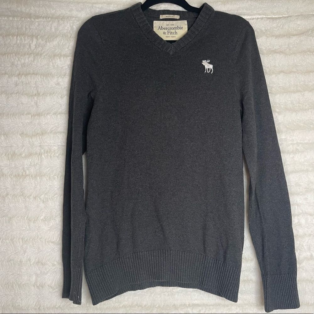✨ Abercrombie & Fitch Muscle Shirt Medium Long Sleeve Gray Shirt V-Neck EUC